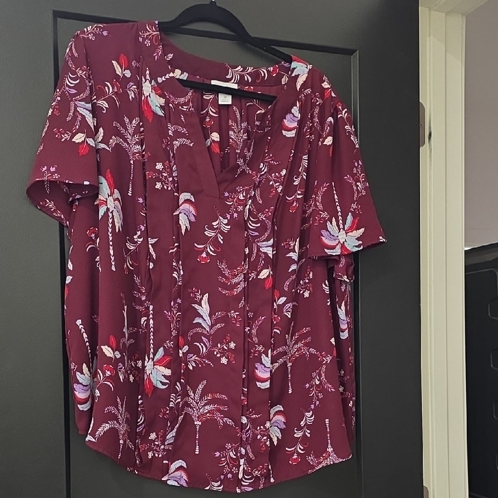 Liz Claiborne Burgundy Floral Short Sleeve Blouse